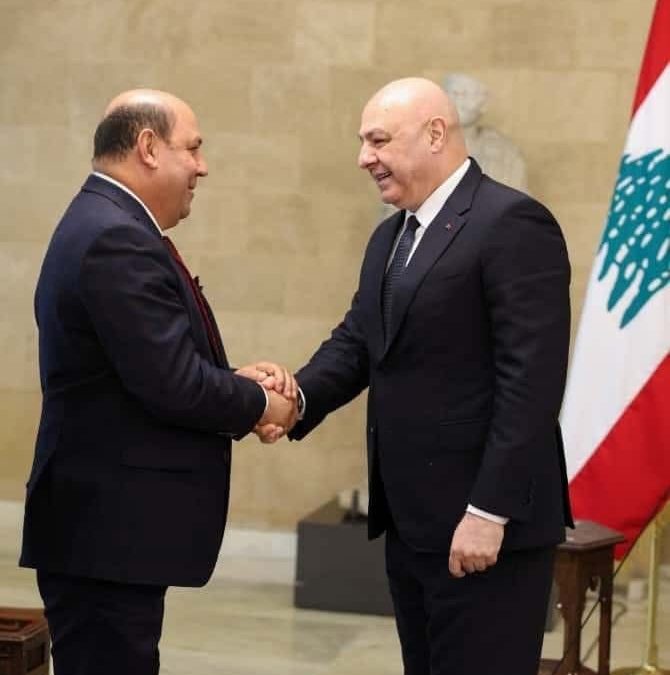 🇱🇧 رئيس الجمهورية اللبنانية يكرّم منتخب لبنان للسيدات في الميني فوتبول